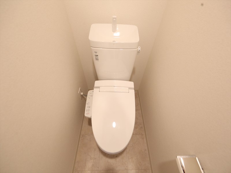 トイレ　温水洗浄暖房便座付トイレ　同仕様写真