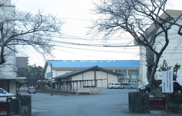 中学校　松阪市立鎌田中学校（中学校）まで681m