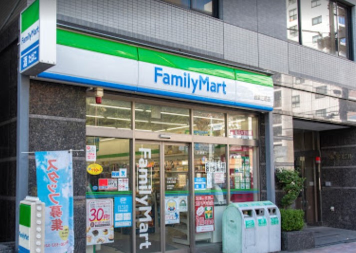 コンビニ　ファミリーマート台東三筋店（コンビニ）まで392m