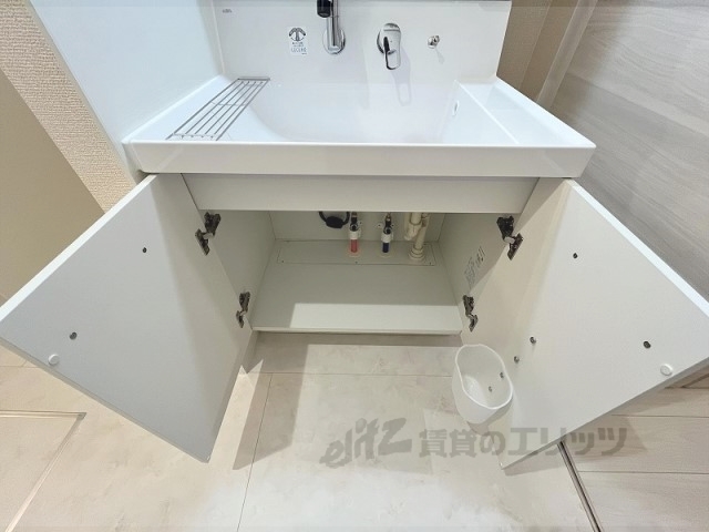 収納　洗面台下部