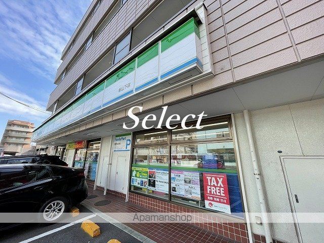 コンビニ　ファミリーマート（コンビニ）まで144m