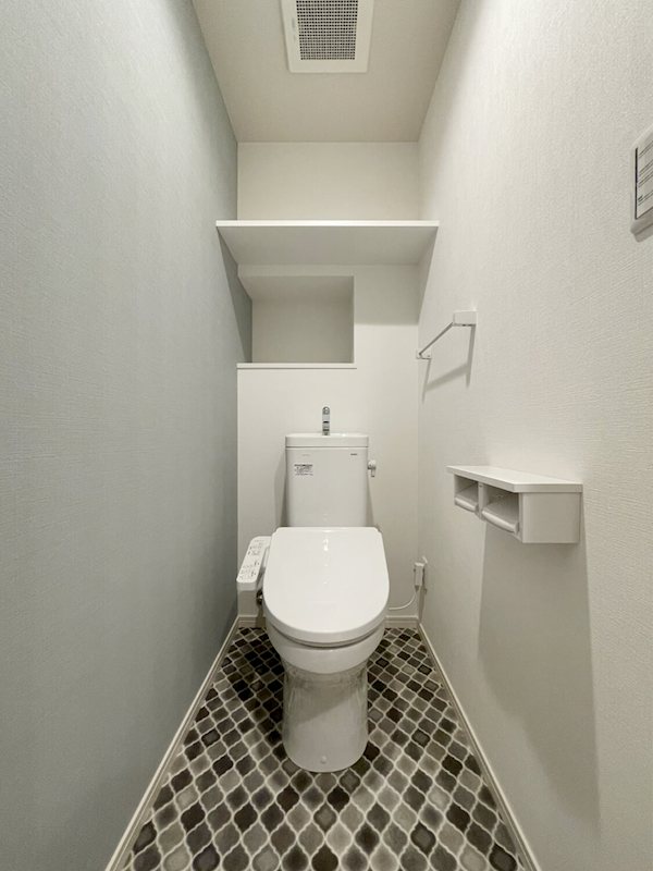 トイレ　温水洗浄便座が設置されています。