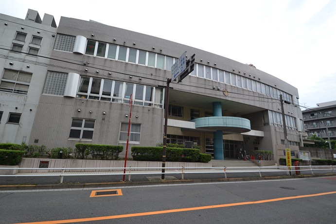 小学校　新宿区立牛込仲之小学校（小学校）まで452m