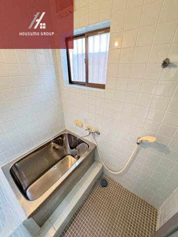 バス・シャワールーム　コンパクトで使いやすいお風呂です