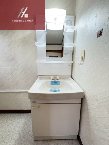 洗面設備　独立洗面台、朝の身支度には欠かせません