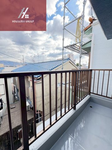 バルコニー　暖かな日差しのふりそそぐバルコニー