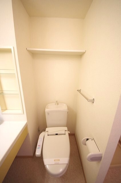 トイレ　トイレ（類似室内）