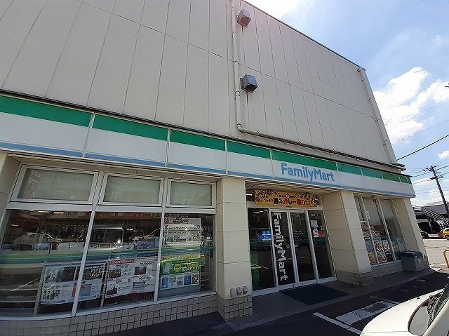 コンビニ　ファミリーマート入間グリーンヒル店（コンビニ）まで568m