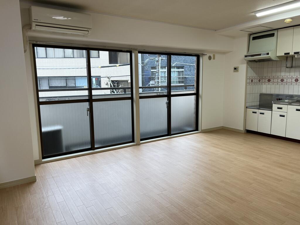 代々木伊藤ローヤルコーポの居間写真