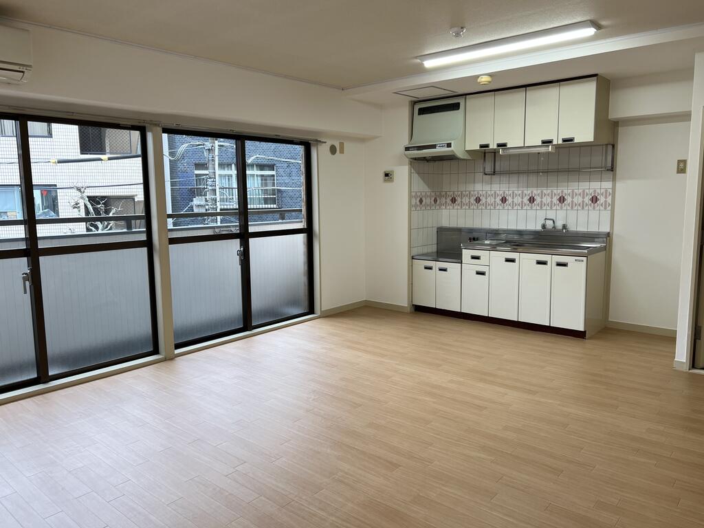 代々木伊藤ローヤルコーポの居間写真