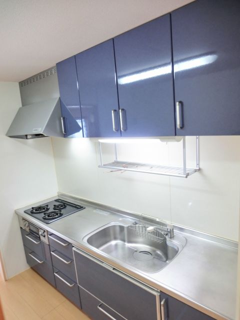 キッチン　大型システムキッチン完備