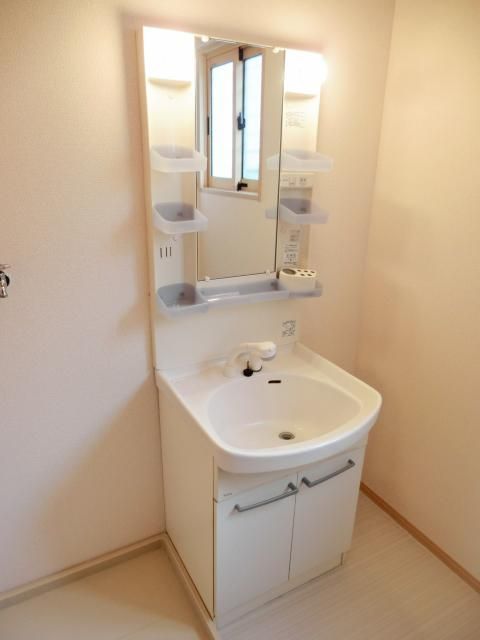 洗面設備　シャンプードレッサー、独立洗面所完備