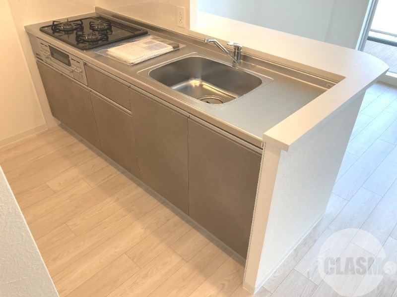 キッチン　効率よくお料理できる３口コンロ付き♪