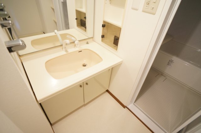 洗面設備　脱衣スペースもあります