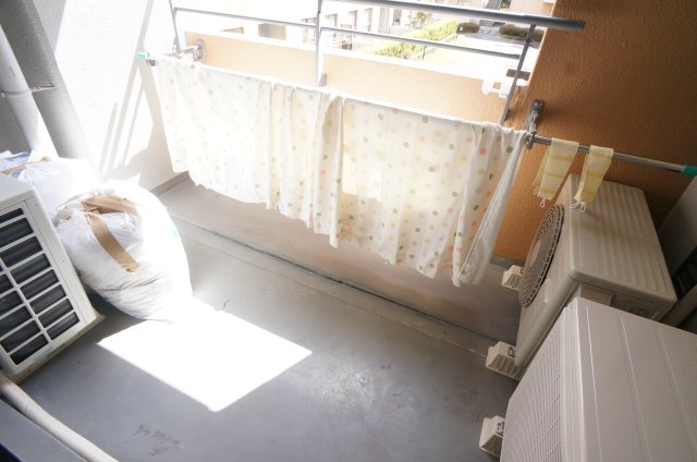 バルコニー　暖かな日差しのふりそそぐバルコニー