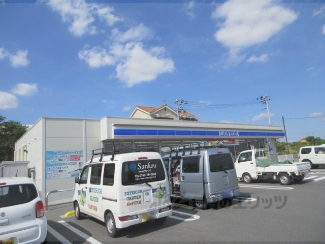 コンビニ　ローソン斑鳩小吉田二丁目店（コンビニ）まで600m