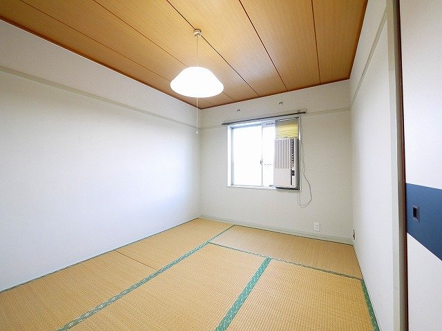 その他部屋・スペース　落ち着いた色調の寝室です