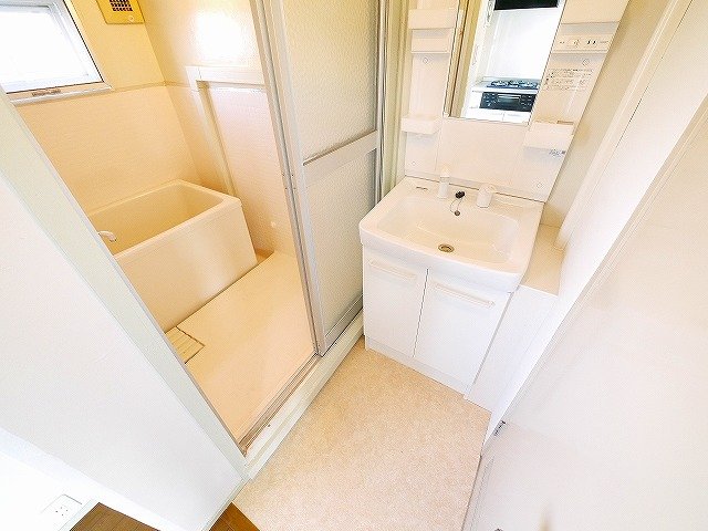 洗面設備　コンパクトで使いやすい洗面所