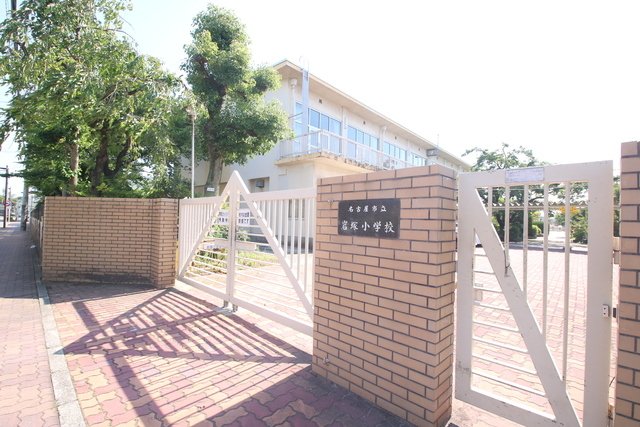 小学校　名古屋市立岩塚小学校（小学校）まで500m