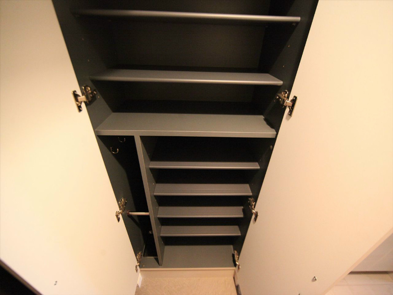 玄関　玄関　シューズボックス付（収納充実してます）