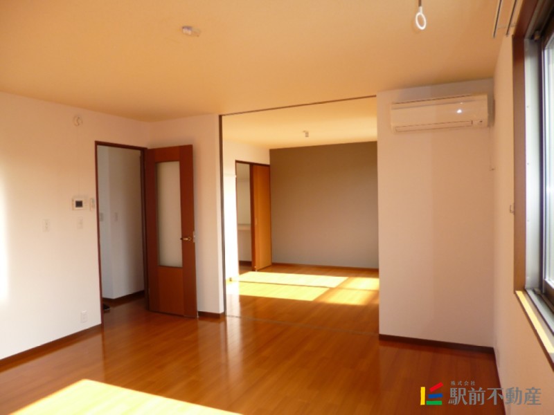 居室・リビング　広々のリビング