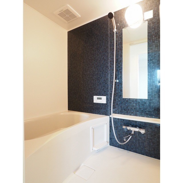 バス・シャワールーム　清潔感のあるお風呂