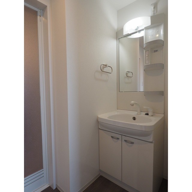 洗面設備　シャワー付き洗面化粧台