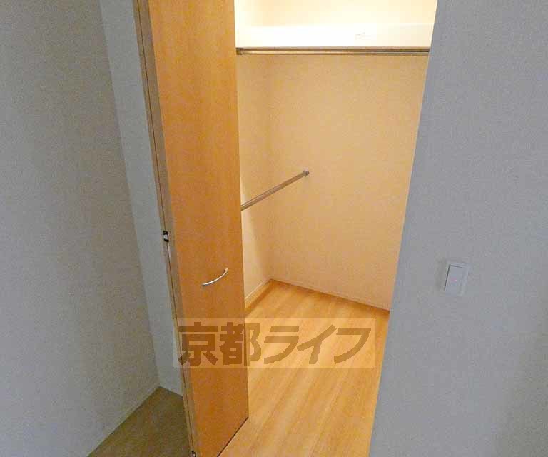 収納　仕切りがあり、使いやすい収納スペースになっています。