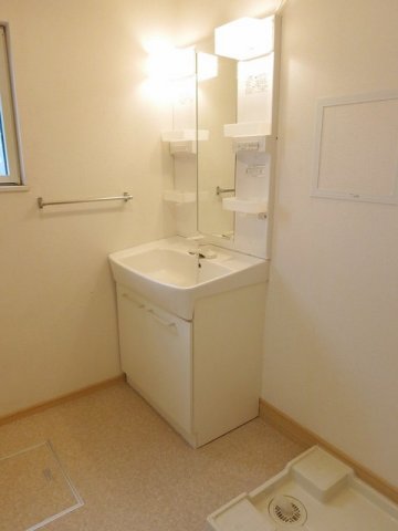 洗面設備　スペースが確保できる洗面所です