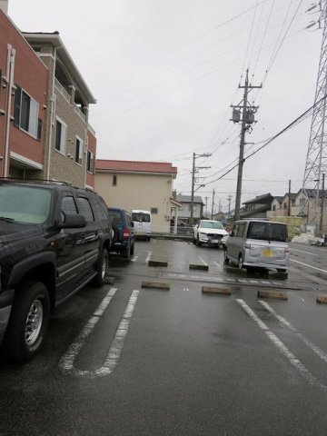 駐車場　駐車場があるので、車を買う予定の方も安心です