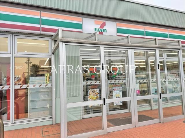 コンビニ　セブン-イレブン 千葉中央港１丁目店（コンビニ）まで727m