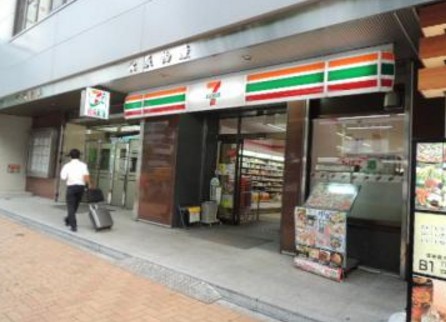 コンビニ　セブン－イレブン茅場町駅前店（コンビニ）まで158m