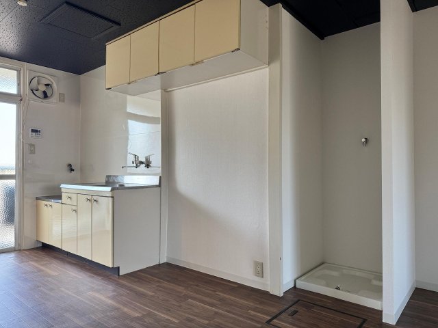 その他　キッチン、冷蔵庫、食器棚、洗濯と並んで便利な動線