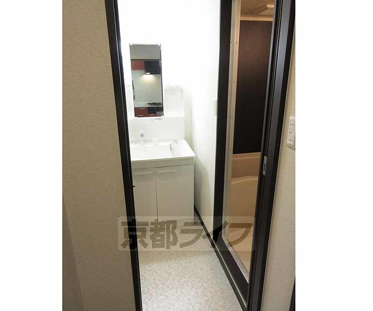 洗面設備　使いやすい洗面台です