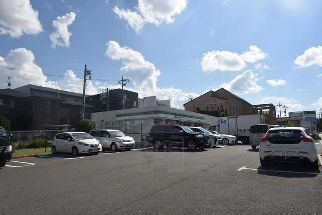 コンビニ　ファミリーマート　箕面小野原西（コンビニ）まで383m