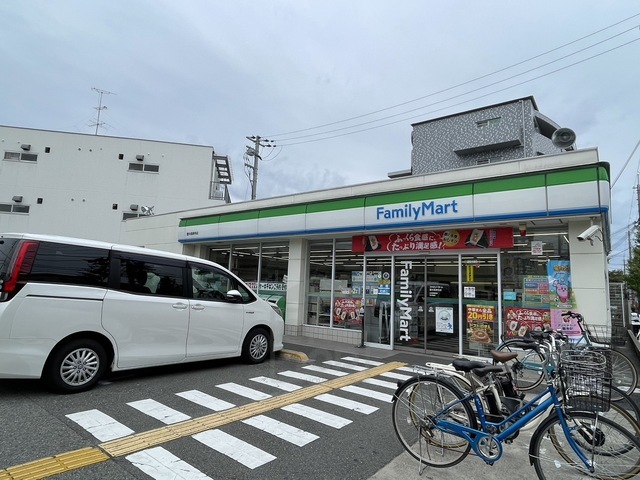 コンビニ　ファミリーマート　豊中長興寺（コンビニ）まで648m