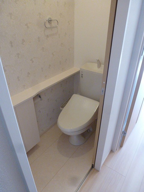 トイレ　写真は102号室です（参考）