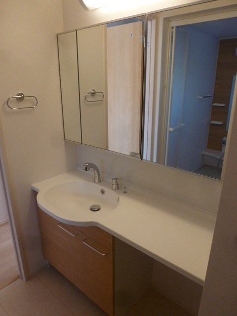 洗面設備　写真は102号室です（参考）