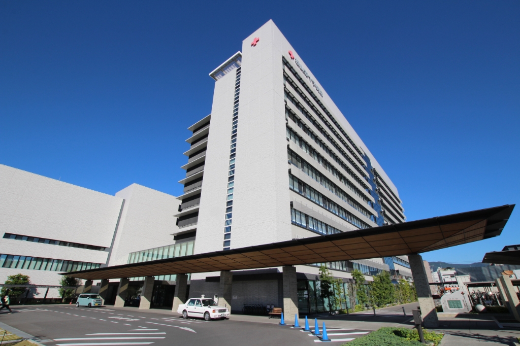 病院　松山赤十字病院（病院）まで722m