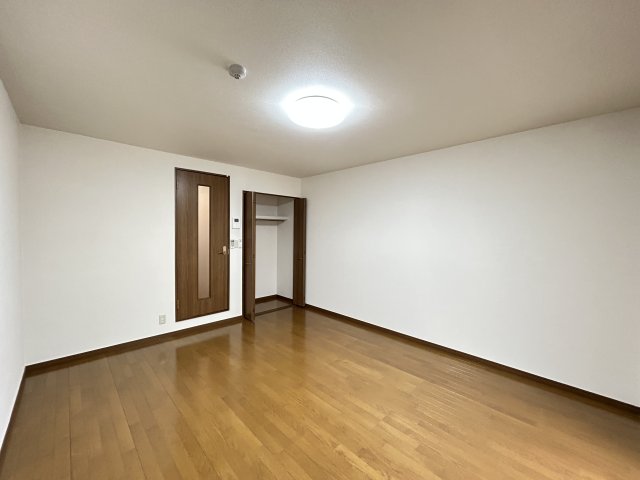 その他部屋・スペース　開放的な寝室です