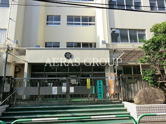 小学校　新宿区立戸山小学校（小学校）まで353m