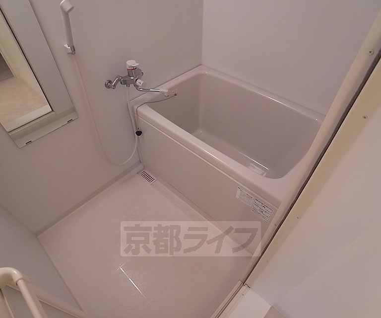 バス・シャワールーム　清潔感あるバスルーム。