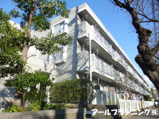 建物外観　外観タイル貼り　宅配ロッカー付エントランス