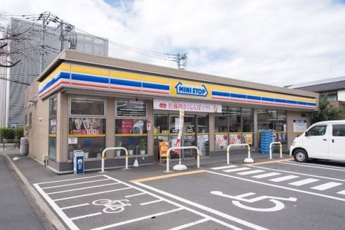コンビニ　ミニストップ 板橋日大病院前店（コンビニ）まで527m