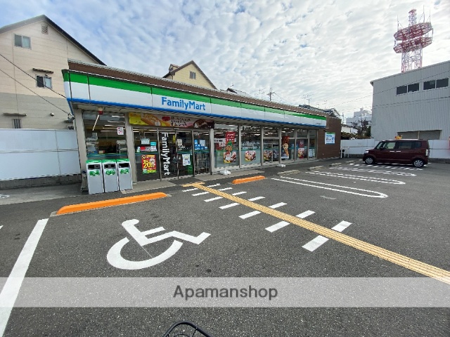 コンビニ　ファミリーマート箱殿町店（コンビニ）まで94m