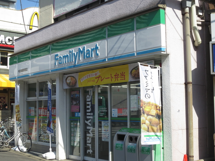 コンビニ　ファミリーマート（コンビニ）まで572m