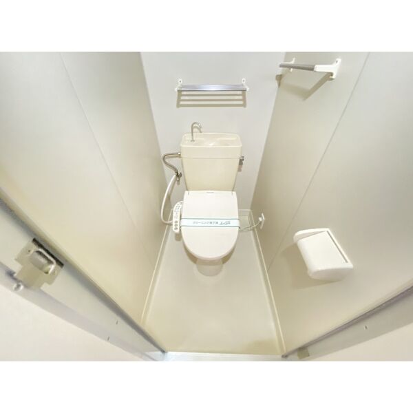 トイレ　※写真は同じマンションの違う部屋のものになります。