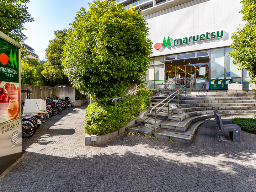 スーパー　マルエツ新宿六丁目店（スーパー）まで88m