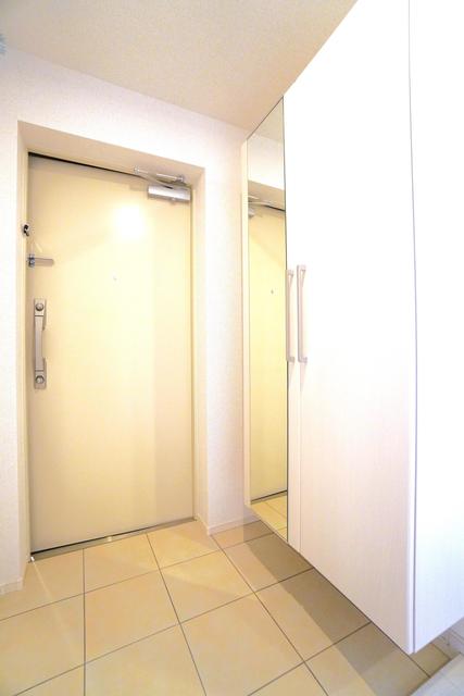 玄関　※写真は同タイプ住戸です。