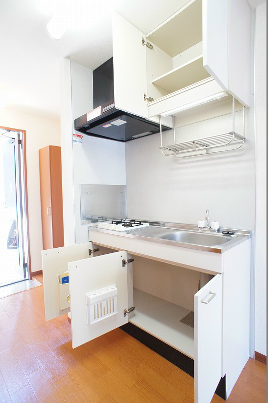 その他　キッチン収納（上下に収納スペースがあり、キッチンまわりをいつ